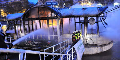 Partyschiff in Wien in Vollbrand