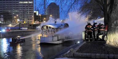 Partyschiff in Wien in Vollbrand