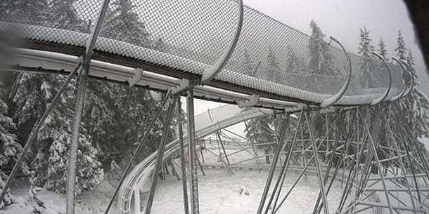 Schnee-Chaos stoppt Züge