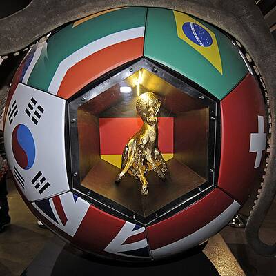 Goldene Urne für Krake Paul