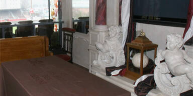 FC St. Pauli eröffnete Kirchenloge im Stadion