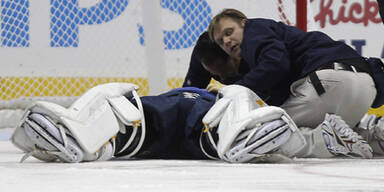 NHL-Goalie bricht auf dem Eis zusammen