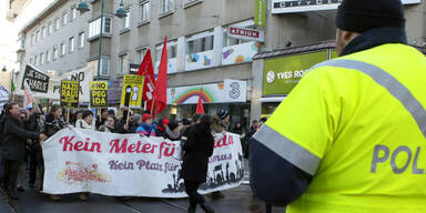 Linz: Pegida-Demo von Gegnern blockiert