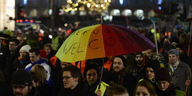 Tausende bei Protesten gegen Pegida
