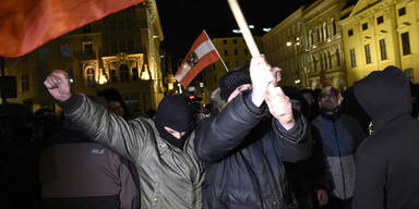 Pegida-Demo von Linken gestoppt