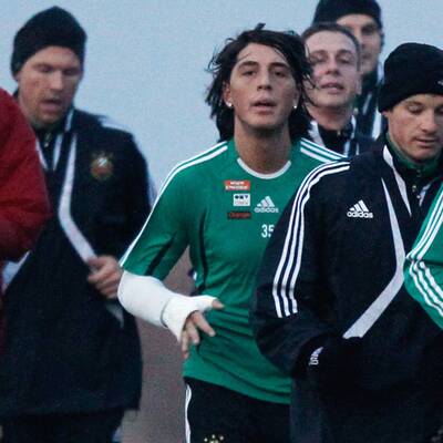 Pehlivan trägt Gips