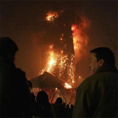 Mandarin-Oriental Hotel in Peking in Flammen