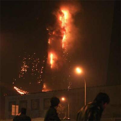 Mandarin-Oriental Hotel in Peking in Flammen