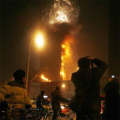 Mandarin-Oriental Hotel in Peking in Flammen