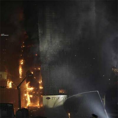 Mandarin-Oriental Hotel in Peking in Flammen