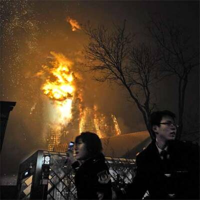 Mandarin-Oriental Hotel in Peking in Flammen