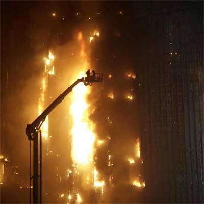 Mandarin-Oriental Hotel in Peking in Flammen