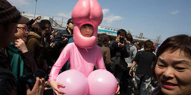 So wild feiern Japaner Penis-Festival