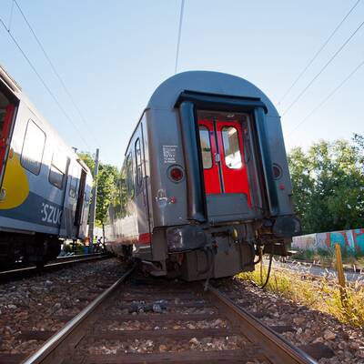 Zug entgleist - Pendler-Chaos in Wien