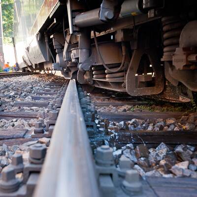 Zug entgleist - Pendler-Chaos in Wien