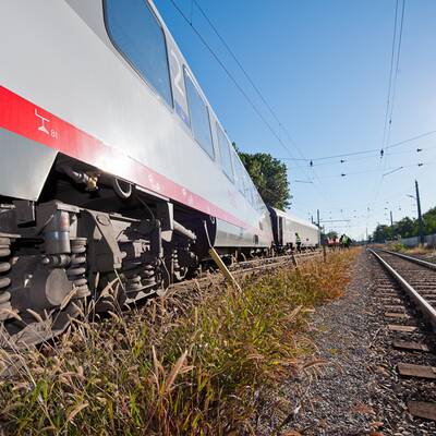 Zug entgleist - Pendler-Chaos in Wien