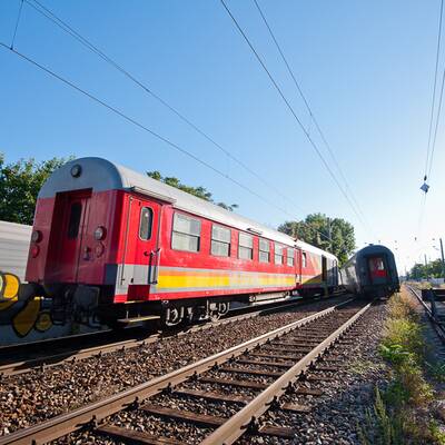 Zug entgleist - Pendler-Chaos in Wien