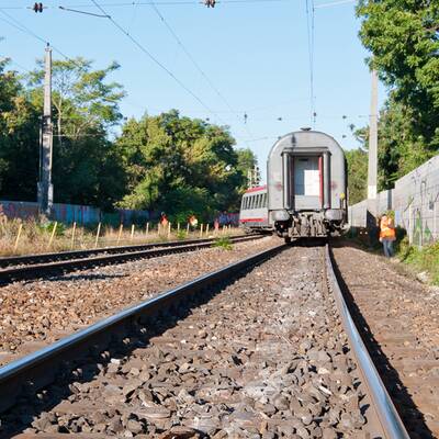Zug entgleist - Pendler-Chaos in Wien