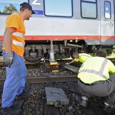 Zug entgleist - Pendler-Chaos in Wien