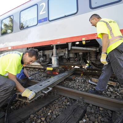 Zug entgleist - Pendler-Chaos in Wien