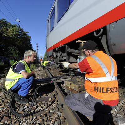 Zug entgleist - Pendler-Chaos in Wien