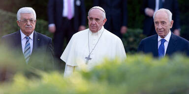 Peres und Abbas umarmten einander