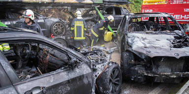 Neuwagen gingen in Flammen auf