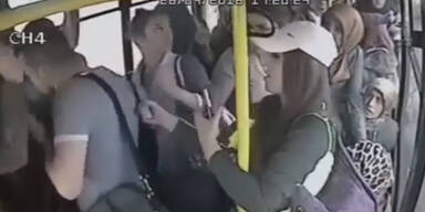 Frauen r&auml;chen sich an Perversem im Bus