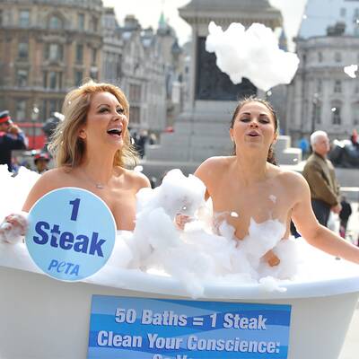 Sexy PETA-Protest in London
