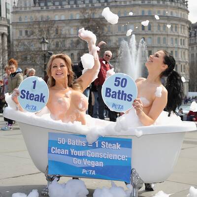 Sexy PETA-Protest in London