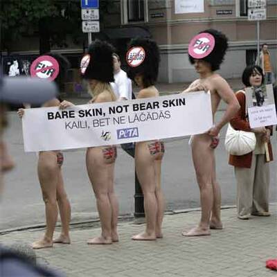 Demo in Riga gegen Tierquälerei