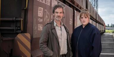 Stefanie Reinsperger und J&ouml;rg Hartmann ermitteln am Abstellgleis.