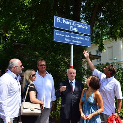 Peter Alexander-Platz enthüllt