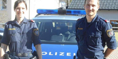 Bub (2) marschiert allein durch Gmunden