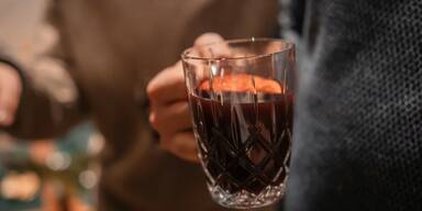 "Warmer Wein": Kulturkampf um queeren Punsch(stand)