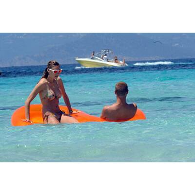 Sexy Beachbabes: Stars im Bikini