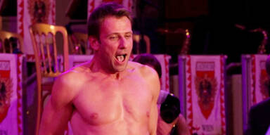 Strip! Piesczek zeigt Sixpack