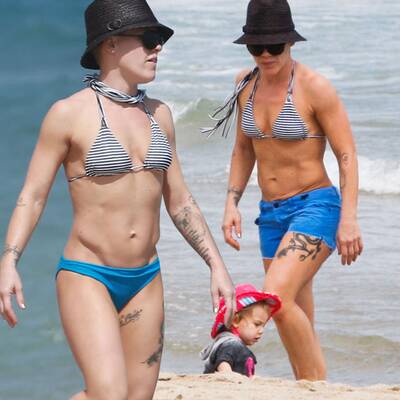 Pink zeigt Muskeln - ist das noch sexy