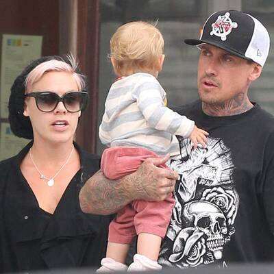 Pink: Unterwegs mit Mann und Kind