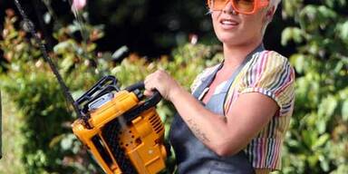 Pink schwört Rache mit Motorsäge