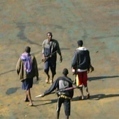 Hier wird ein Schiff von Piraten überfallen