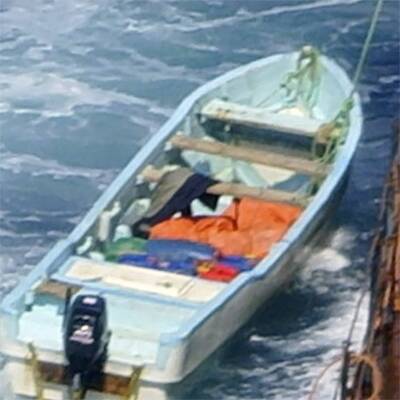 Hier wird ein Schiff von Piraten überfallen