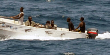 Matrosen kämpften mit Schläuchen gegen Piraten