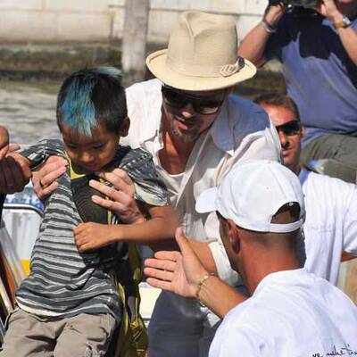 Unter Männern: Brad Pitt & Söhne in Venedig