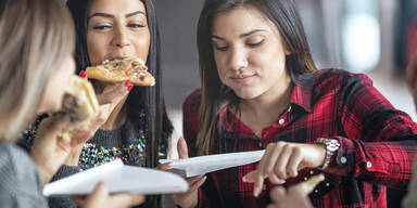 Polizei bestraft hungrige Sch&uuml;ler