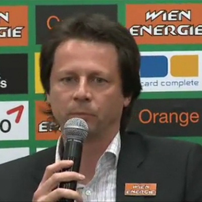 Der Rekordmeister gibt die Trennung von Trainer Schöttl bekannt.