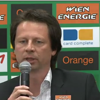 Der Rekordmeister gibt die Trennung von Trainer Schöttl bekannt.