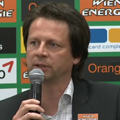 Der Rekordmeister gibt die Trennung von Trainer Schöttl bekannt.