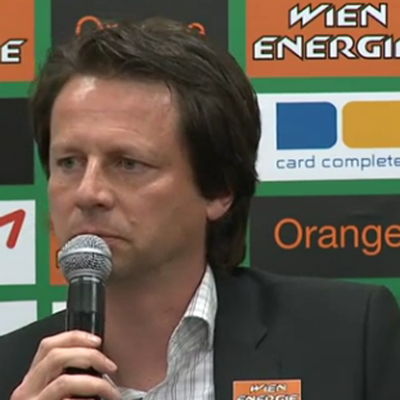 Der Rekordmeister gibt die Trennung von Trainer Schöttl bekannt.