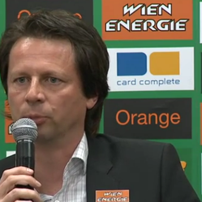 Der Rekordmeister gibt die Trennung von Trainer Schöttl bekannt.